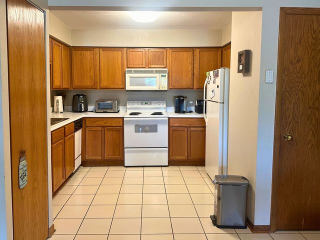 10524 S Pulaski Road 2SE, Oak Lawn, IL 60453