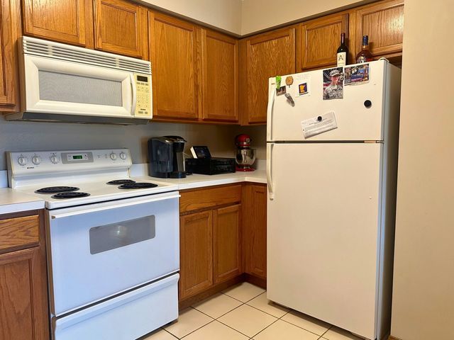 10524 S Pulaski Road 2SE, Oak Lawn, IL 60453