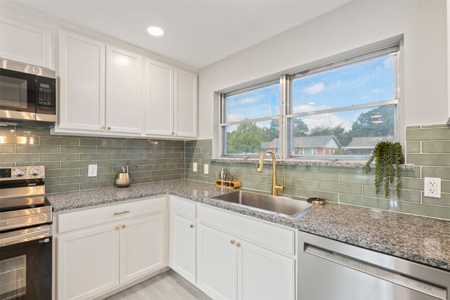 417 Fieldwood Terrace, Hurst, TX 76053