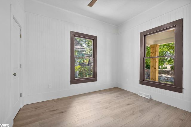 8 Bragg Street, Greenville, SC 29611