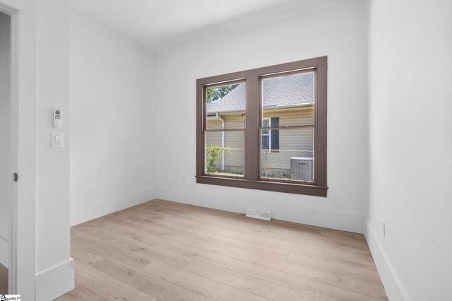 8 Bragg Street, Greenville, SC 29611