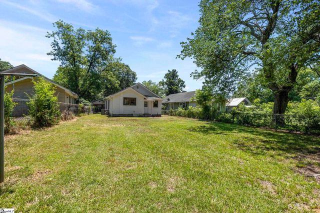 8 Bragg Street, Greenville, SC 29611
