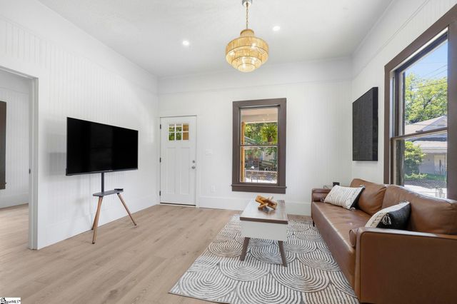 8 Bragg Street, Greenville, SC 29611
