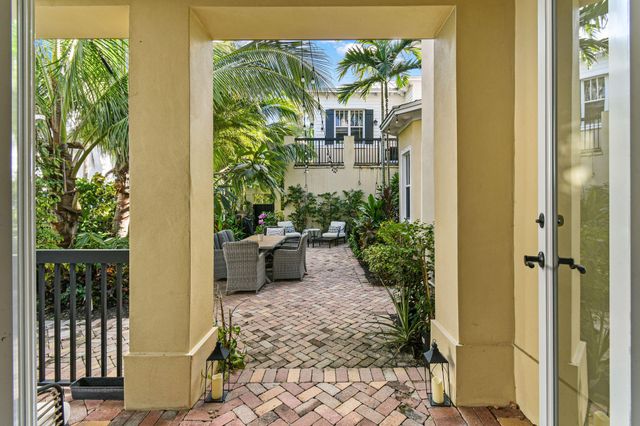 256 W Bay Cedar Circle, Jupiter, FL 33458
