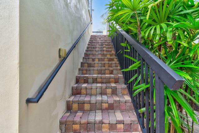 256 W Bay Cedar Circle, Jupiter, FL 33458