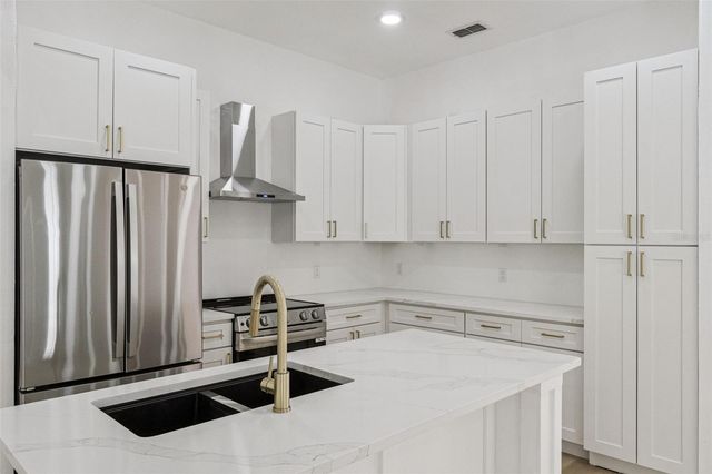 5229 HAMMOCK CIRCLE, St Cloud, FL 34771