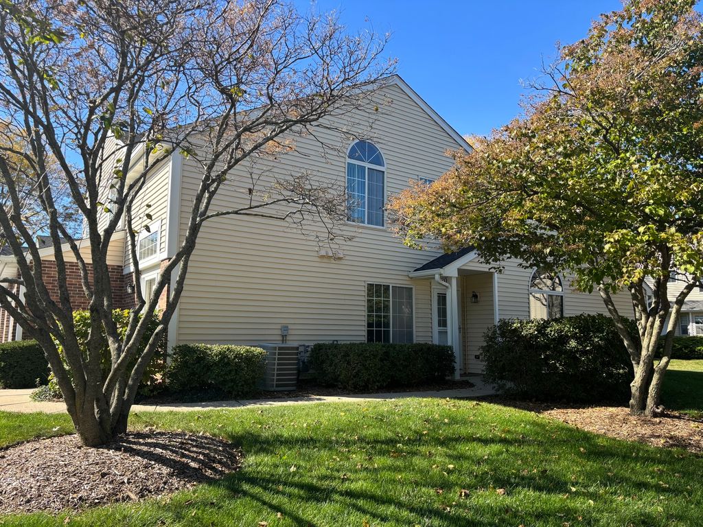 201 Brittany Drive A, Streamwood, IL 60107 — photo 2