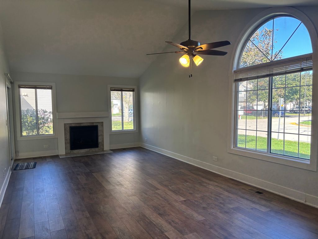 201 Brittany Drive A, Streamwood, IL 60107 — photo 3