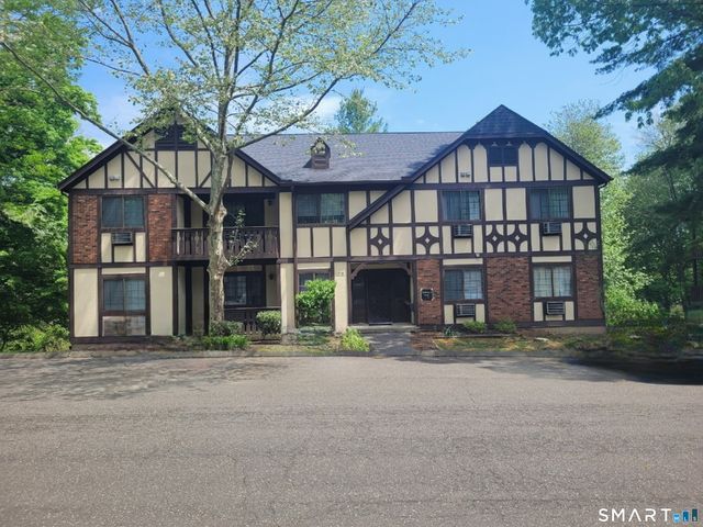 5 Essex Court, Brookfield, CT 06804