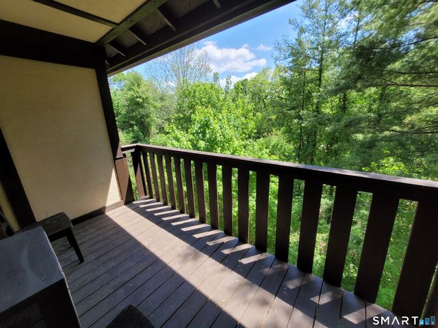 5 Essex Court, Brookfield, CT 06804