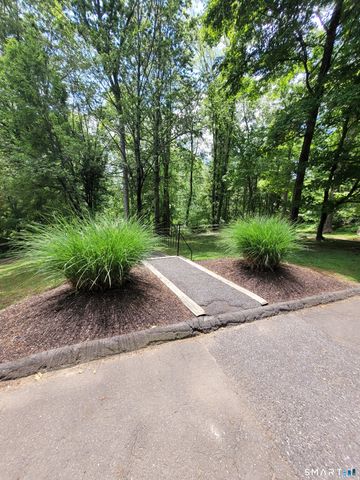 5 Essex Court, Brookfield, CT 06804