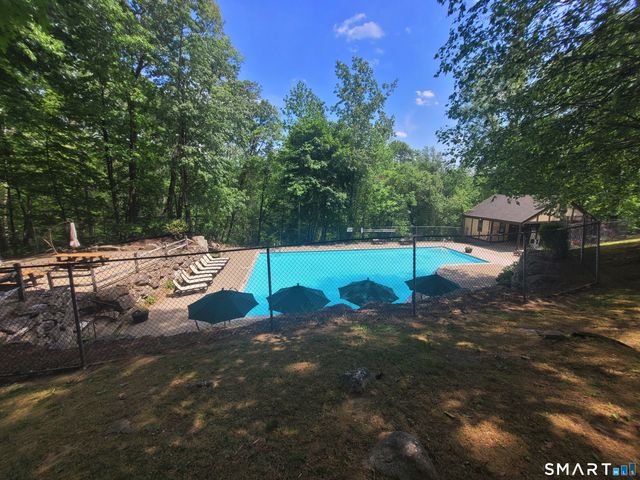 5 Essex Court, Brookfield, CT 06804