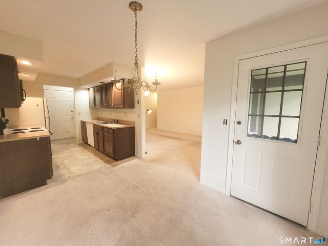 5 Essex Court, Brookfield, CT 06804