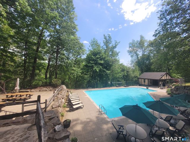 5 Essex Court, Brookfield, CT 06804