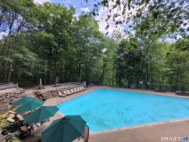 5 Essex Court, Brookfield, CT 06804