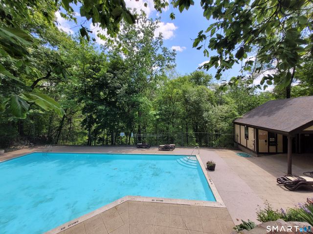 5 Essex Court, Brookfield, CT 06804