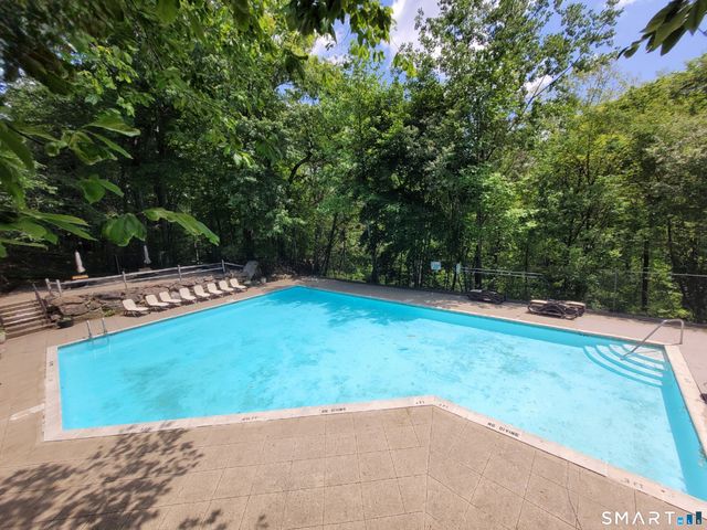 5 Essex Court, Brookfield, CT 06804