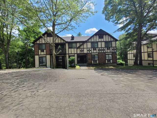 5 Essex Court, Brookfield, CT 06804