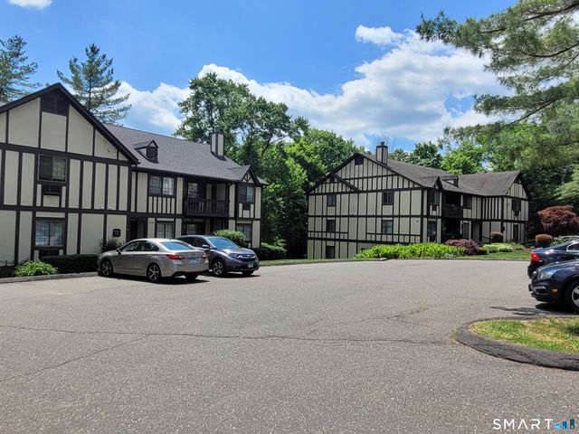 5 Essex Court, Brookfield, CT 06804