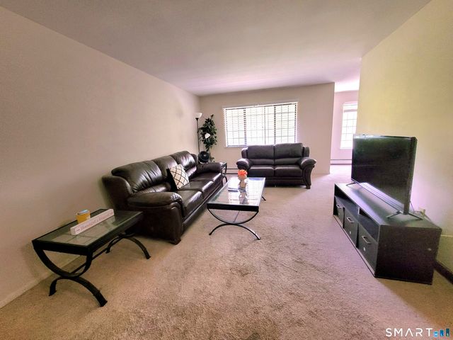 5 Essex Court, Brookfield, CT 06804