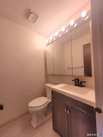 5 Essex Court, Brookfield, CT 06804