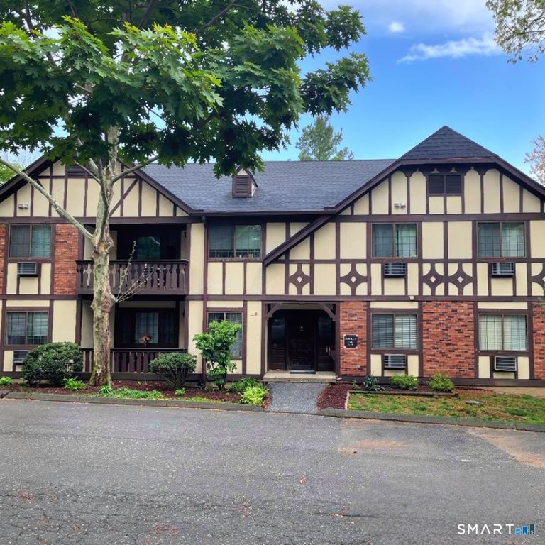 5 Essex Court, Brookfield, CT 06804