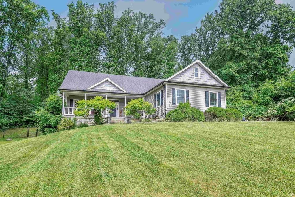 4923 N Chatham Drive, Bloomington, IN 47404