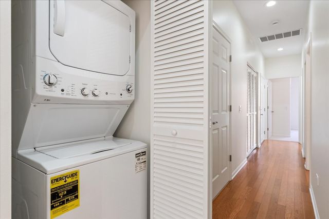 944 W 15th Place 3B, Chicago, IL 60608