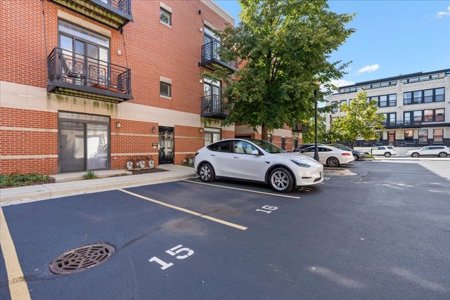 944 W 15th Place 3B, Chicago, IL 60608
