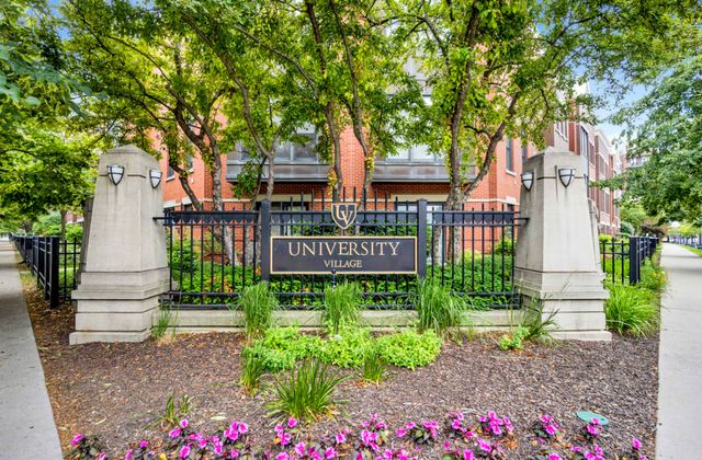 944 W 15th Place 3B, Chicago, IL 60608