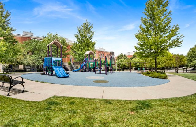 944 W 15th Place 3B, Chicago, IL 60608