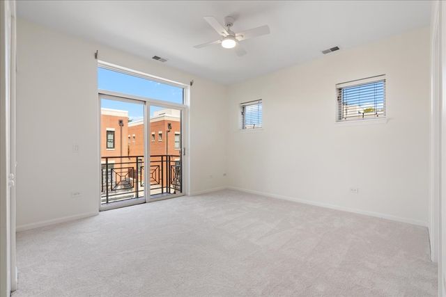 944 W 15th Place 3B, Chicago, IL 60608