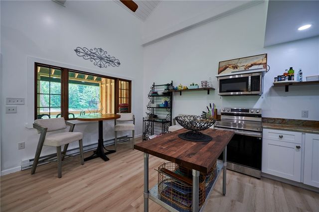 214 Youngs Ln, Sugarcreek Boro, PA 16323