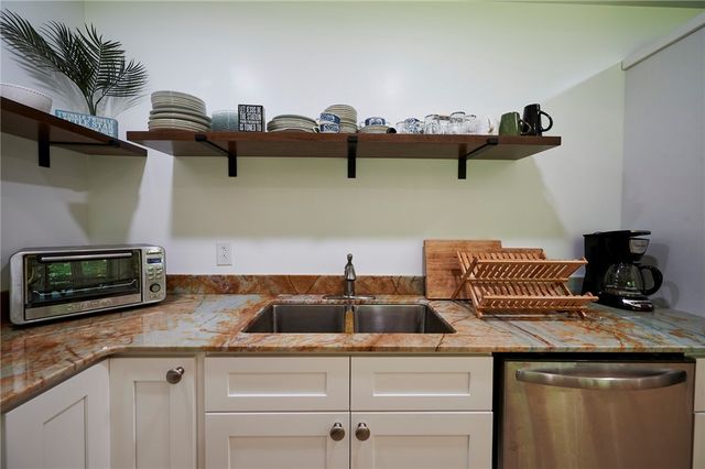 214 Youngs Ln, Sugarcreek Boro, PA 16323