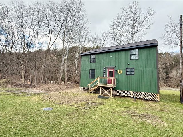 214 Youngs Ln, Sugarcreek Boro, PA 16323