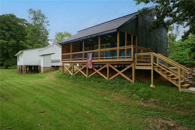 214 Youngs Ln, Sugarcreek Boro, PA 16323