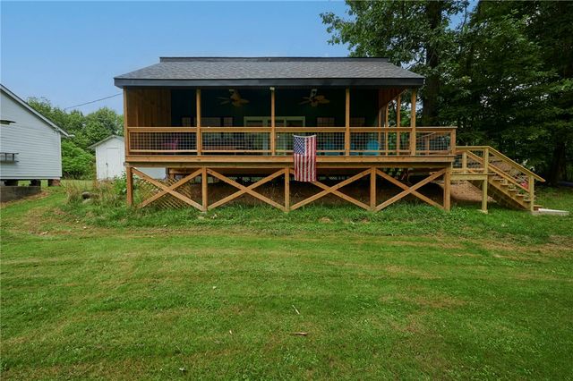 214 Youngs Ln, Sugarcreek Boro, PA 16323