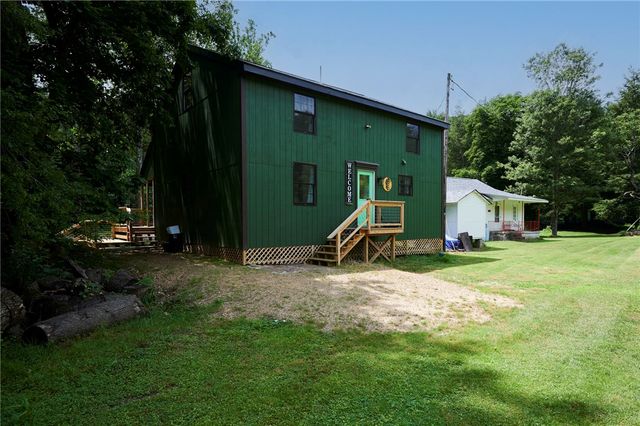 214 Youngs Ln, Sugarcreek Boro, PA 16323