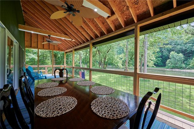 214 Youngs Ln, Sugarcreek Boro, PA 16323