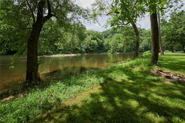 214 Youngs Ln, Sugarcreek Boro, PA 16323