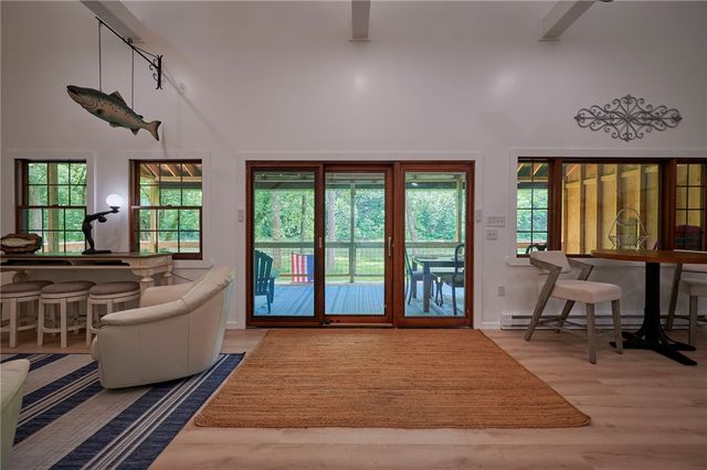 214 Youngs Ln, Sugarcreek Boro, PA 16323