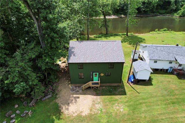214 Youngs Ln, Sugarcreek Boro, PA 16323