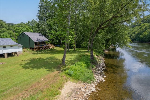 214 Youngs Ln, Sugarcreek Boro, PA 16323