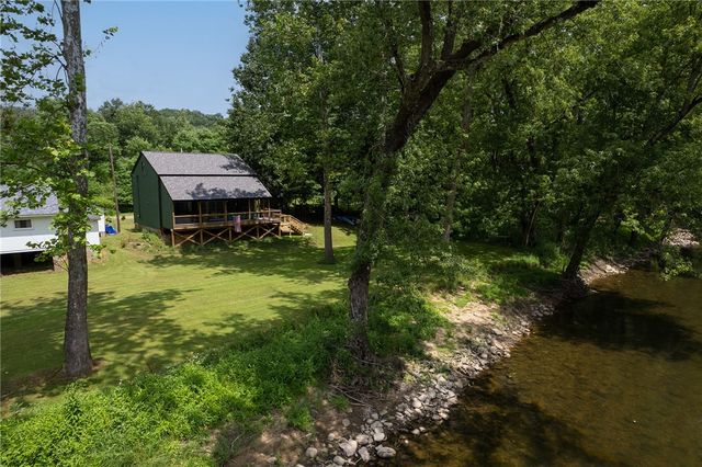 214 Youngs Ln, Sugarcreek Boro, PA 16323