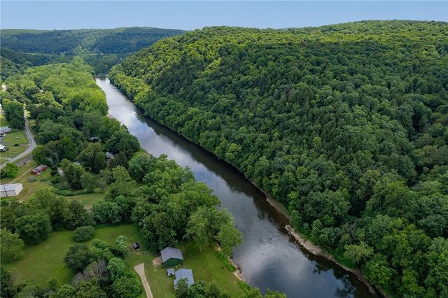 214 Youngs Ln, Sugarcreek Boro, PA 16323