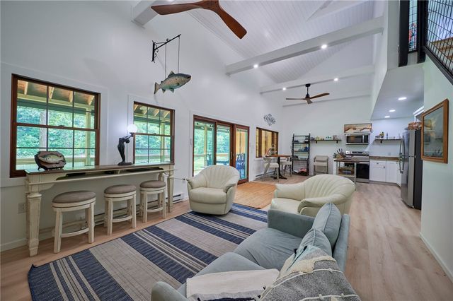 214 Youngs Ln, Sugarcreek Boro, PA 16323