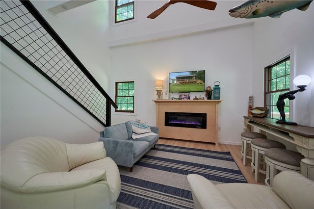 214 Youngs Ln, Sugarcreek Boro, PA 16323