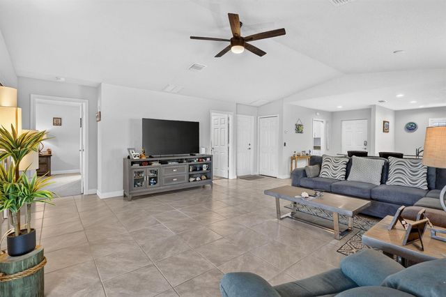 38 Spanish Way, Port St. Lucie, FL 34952