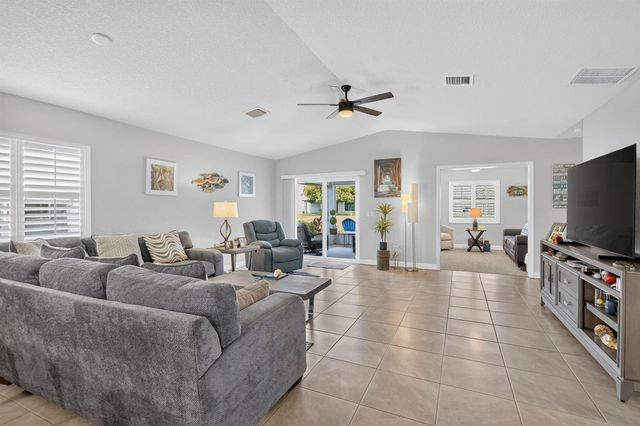 38 Spanish Way, Port St. Lucie, FL 34952