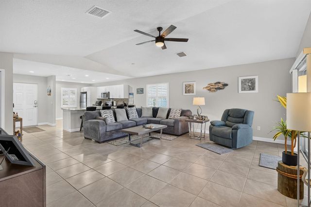 38 Spanish Way, Port St. Lucie, FL 34952